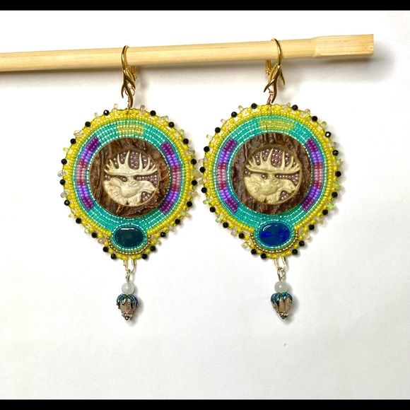 Beaded Beadwork Carved Antler Moose and Black/Ethiopian Opal Drop Earrings - Picture 3 of 10